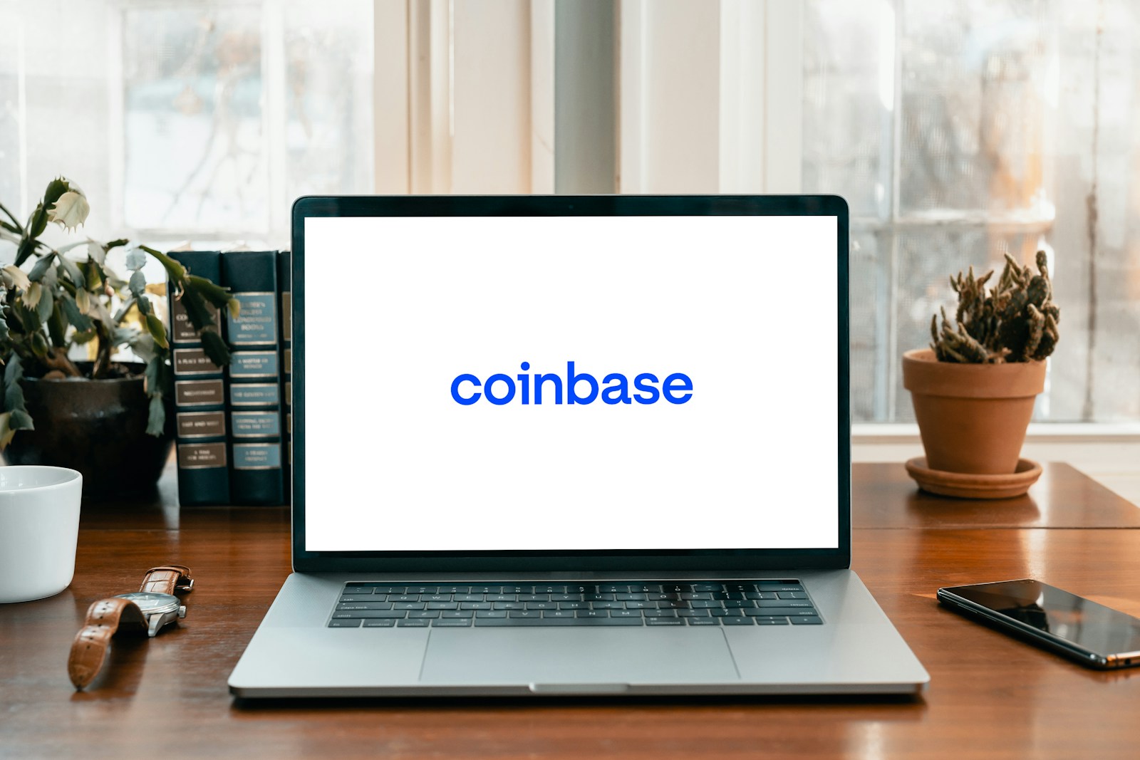 Coinbase CLO urges Trump to oust SEC chair