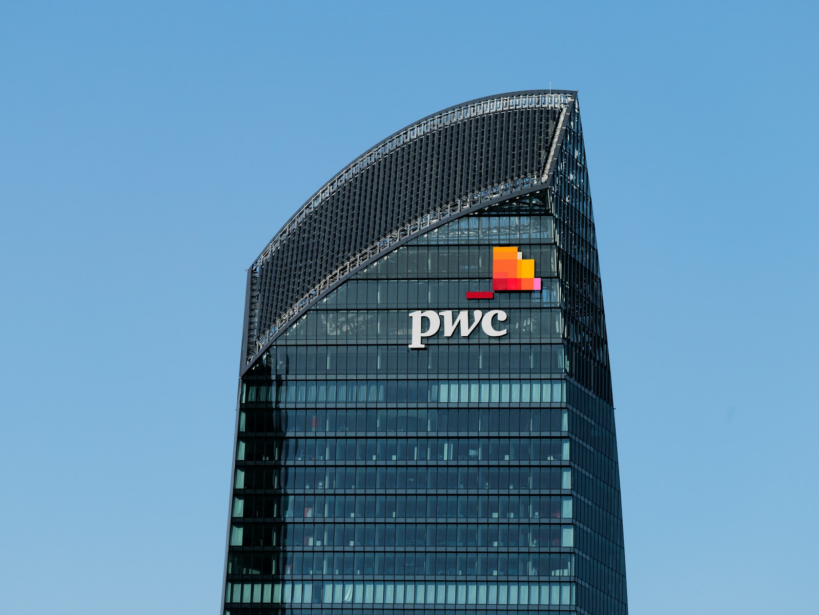 PwC tightens grip on office attendance